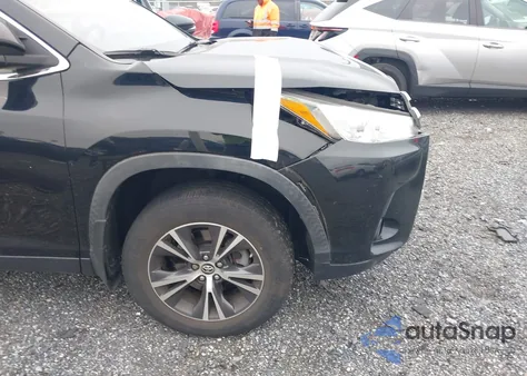2019 Toyota Highlander Le z USA, uszkodzony, nr VIN 5TDBZRFH7KS994632